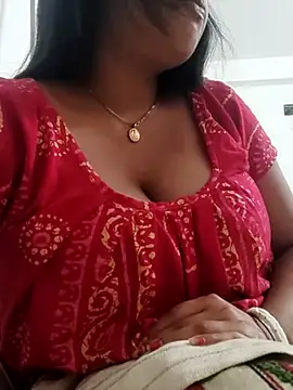 Snapshot of Priya_2222 chatting on March 1, 2025, 11:39 am Priya 2222 online show from March 1, 2025, 11:39 am