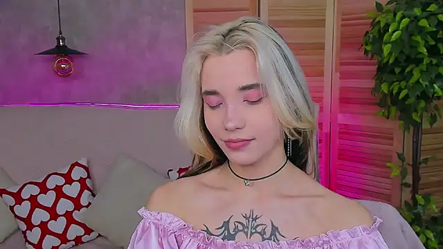 as1an girlfriend online show from February 27, 2025, 1:17 pm