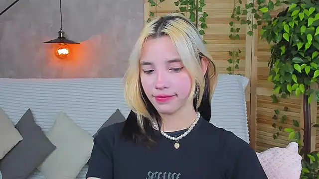 as1an girlfriend online show from February 2, 2025, 3:43 am