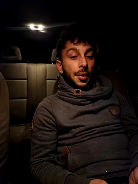 Snapshot of Iulianmarius12 chatting on February 24, 2026, 10:54 pm Iulianmarius12 online show from February 24, 2026, 10:54 pm