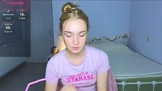 Wild Sophie  online show from October 4, 2025, 7:04 pm