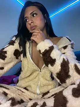 Snapshot of Hilary_pinkk chatting on March 9, 2025, 5:33 am Hilary pinkk online show from March 9, 2025, 5:33 am