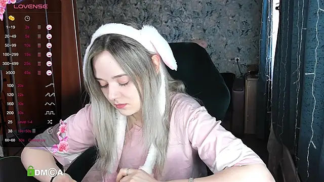 Snapshot of Your_small_bunny chatting on March 14, 2025, 4:10 am Your small bunny online show from March 14, 2025, 4:10 am