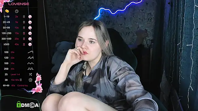 Snapshot of Your_small_bunny chatting on March 13, 2025, 12:35 pm Your small bunny online show from March 13, 2025, 12:35 pm