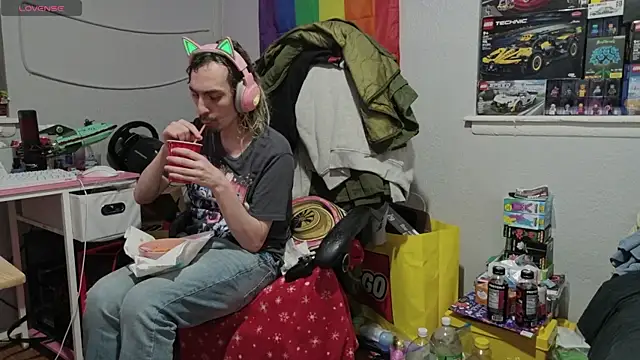 tallnerdyguy online show from April 15, 2026, 2:28 am