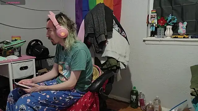 Snapshot of tallnerdyguy chatting on January 17, 2026, 2:04 am tallnerdyguy online show from January 17, 2026, 2:04 am