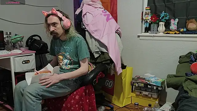 Snapshot of tallnerdyguy chatting on March 1, 2026, 2:33 am tallnerdyguy online show from March 1, 2026, 2:33 am