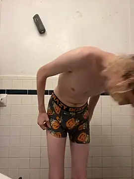 tallnerdyguy online show from September 28, 2025, 8:49 pm