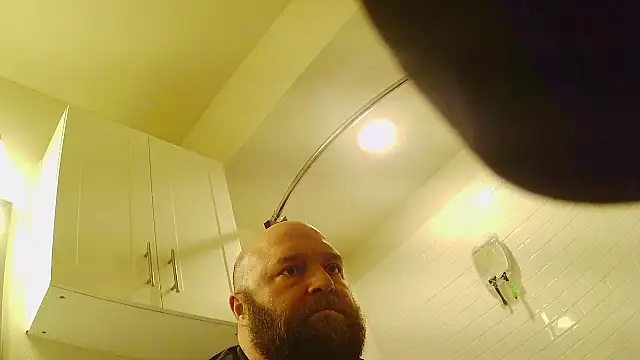 Strong Bear89 online show from November 18, 2025, 8:01 pm