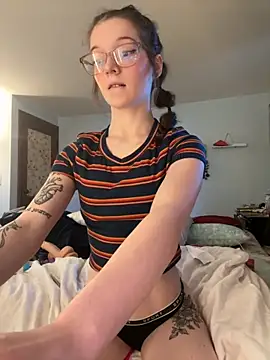 dreamteemergirl online show from September 29, 2025, 5:51 pm