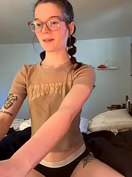 dreamteemergirl online show from October 3, 2025, 6:31 pm