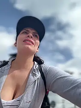 Alysson-- online show from April 18, 2026, 1:46 pm