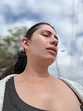 Alysson-- online show from April 20, 2026, 1:24 pm