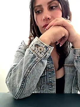 Alysson-- online show from January 7, 2026, 3:17 pm