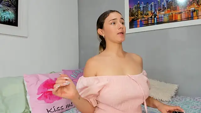 naughtyloverss online show from March 20, 2025, 8:40 pm