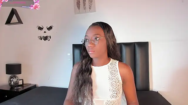 Khenta Michells online show from October 27, 2025, 11:11 am