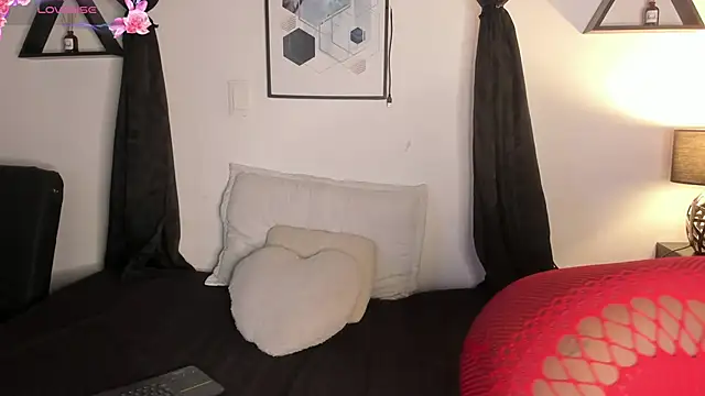 Khenta Michells online show from February 27, 2026, 10:48 am