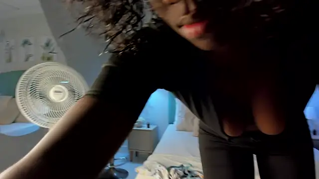 Khenta Michells online show from March 18, 2025, 11:00 am