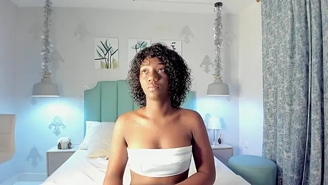 Khenta Michells online show from March 19, 2025, 10:44 am