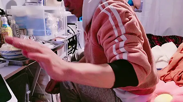 Im IVE LOVE online show from December 10, 2024, 3:01 pm