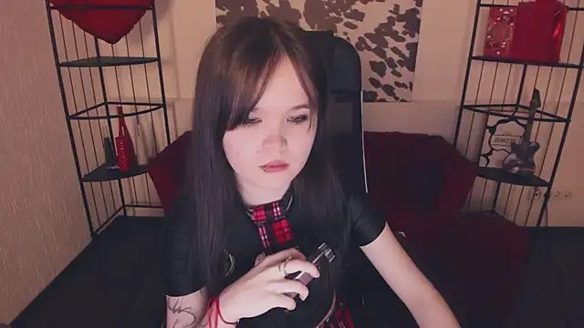 Elainebeness online show from April 7, 2026, 7:48 pm