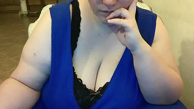 Snapshot of Maebi chatting on September 22, 2025, 8:37 pm Maebi online show from September 22, 2025, 8:37 pm