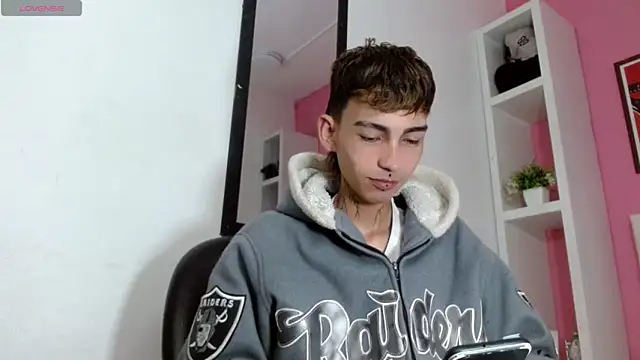 ttimy x boy online show from September 17, 2025, 1:24 pm