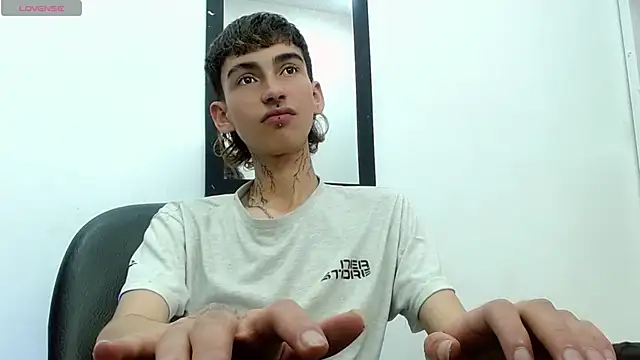 ttimy x boy online show from October 7, 2025, 4:24 am