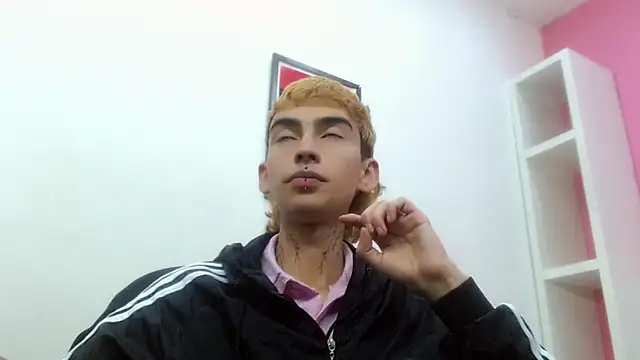 Snapshot of ttimy_x_boy chatting on February 26, 2026, 3:17 am ttimy x boy online show from February 26, 2026, 3:17 am