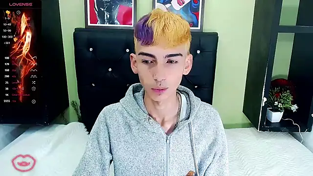 ttimy x boy online show from March 7, 2025, 7:38 pm