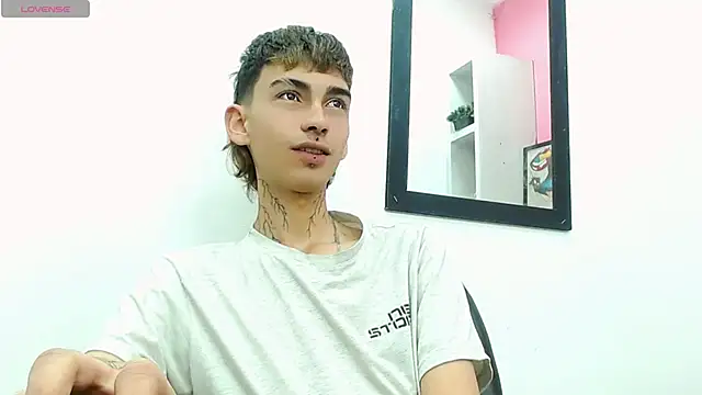 ttimy x boy online show from September 12, 2025, 4:01 am