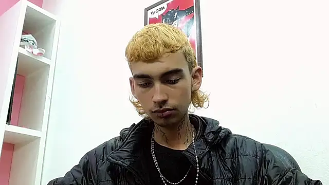 Snapshot of ttimy_x_boy chatting on February 6, 2026, 11:12 pm ttimy x boy online show from February 6, 2026, 11:12 pm