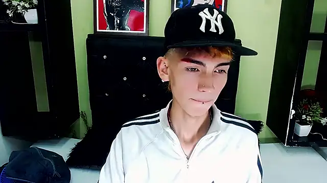 ttimy x boy online show from March 8, 2025, 8:46 pm