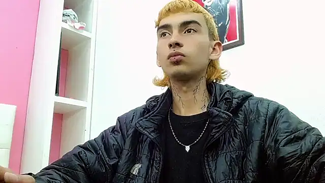 Snapshot of ttimy_x_boy chatting on February 5, 2026, 7:21 pm ttimy x boy online show from February 5, 2026, 7:21 pm