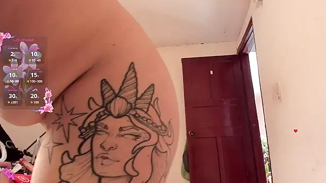 Miss oliviaa online show from October 17, 2025, 3:47 pm