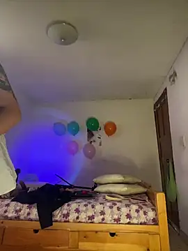 Miss oliviaa online show from April 14, 2026, 8:58 pm