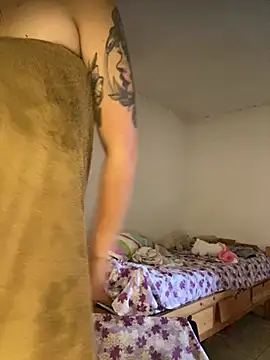 Miss oliviaa online show from February 2, 2026, 8:41 pm