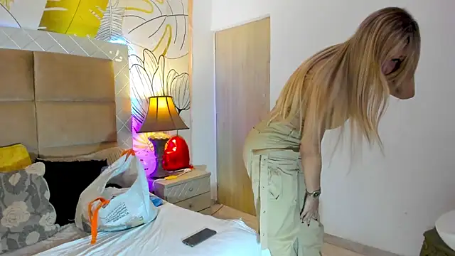 amazing dolltsx online show from September 13, 2025, 8:09 pm