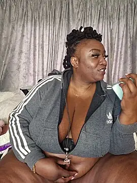 ThickianaRider online show from December 2, 2025, 4:47 am