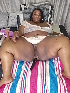 Snapshot of ThickianaRider chatting on February 21, 2026, 6:37 am ThickianaRider online show from February 21, 2026, 6:37 am