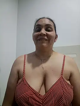 MirandaSoto online show from April 16, 2026, 3:51 am