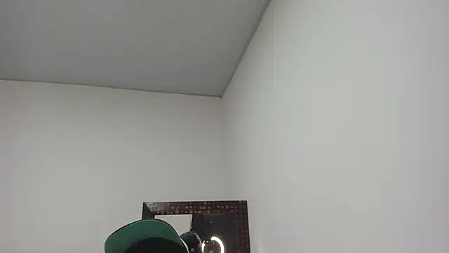 Snapshot of Karljensen33 chatting on February 26, 2025, 3:21 pm Karljensen33 online show from February 26, 2025, 3:21 pm