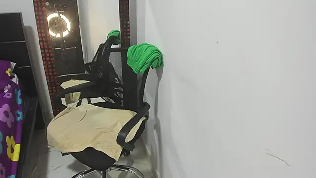 Snapshot of Karljensen33 chatting on January 14, 2025, 8:59 pm Karljensen33 online show from January 14, 2025, 8:59 pm