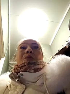 lisalustjouw online show from January 9, 2025, 9:16 am