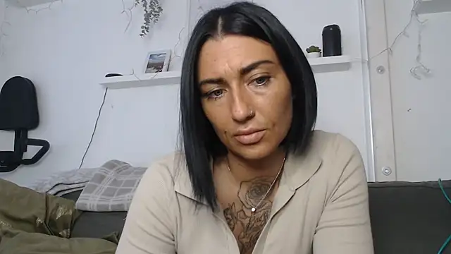 Snapshot of IntiMia chatting on January 22, 2025, 7:57 am IntiMia online show from January 22, 2025, 7:57 am