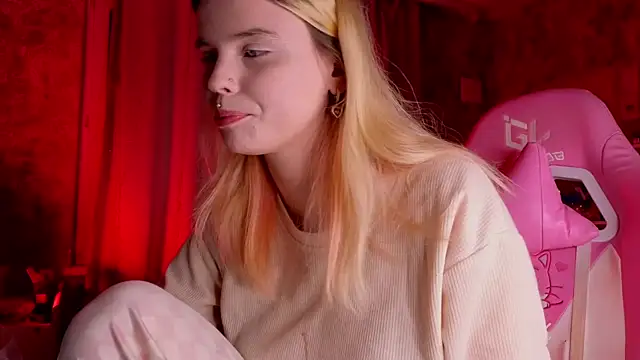 Snapshot of HanaMitsuri chatting on February 12, 2025, 8:40 pm HanaMitsuri online show from February 12, 2025, 8:40 pm