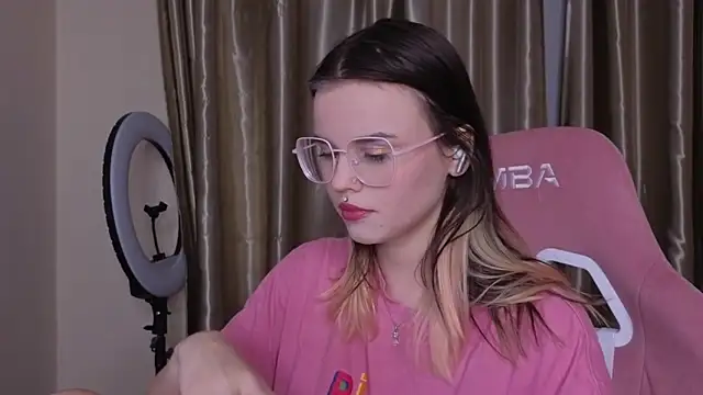 HanaMitsuri online show from March 18, 2026, 4:52 pm