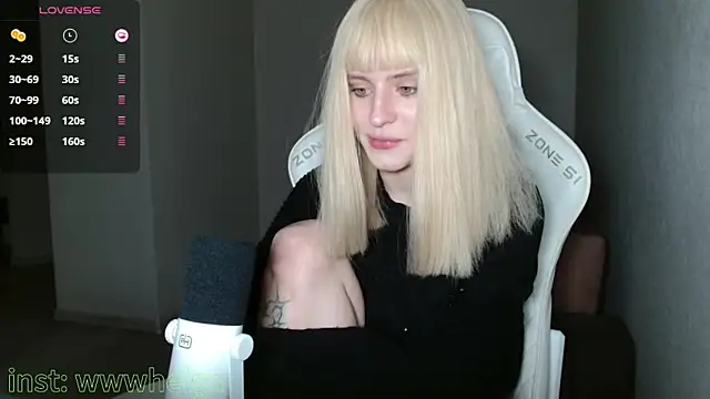 Snapshot of LizaKisses chatting on November 8, 2025, 2:53 pm LizaKisses online show from November 8, 2025, 2:53 pm