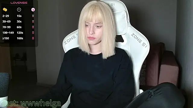 Snapshot of LizaKisses chatting on November 18, 2025, 4:21 pm LizaKisses online show from November 18, 2025, 4:21 pm