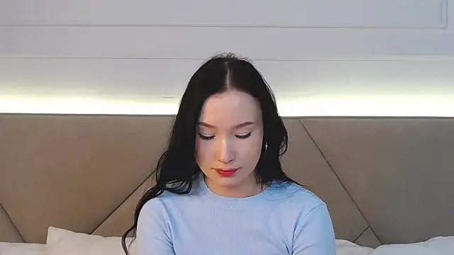 Snapshot of LeilaLow chatting on February 25, 2025, 6:12 pm LeilaLow online show from February 25, 2025, 6:12 pm